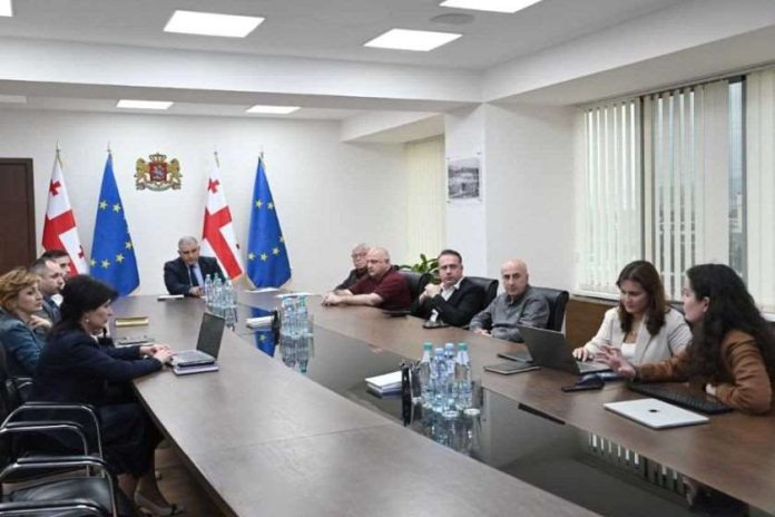 ჯანდაცვის სამინისტო: ამ ეტაპზე რეფერენტული ფასი უკვე განსაზღვრულია 7 500-ზე მეტ მედიკამენტზე. ფასის ზედა ზღვარი, დამატებით, კიდევ 700-ამდე მედიკამენტზეც დაწესდება