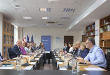 ეხვედრაზე ყურადღება გამახვილდა ჯანდაცვის სფეროში მიმდინარე რეფორმებზე, შიდსის, ტუბერკულოზისა და ჰეპატიტების მიმართულებით არსებულ პროგრამებსა და მიზნობრივ მხარდაჭერაზე ეხვედრაზე ყურადღება გამახვილდა ჯანდაცვის სფეროში მიმდინარე რეფორმებზე, შიდსის, ტუბერკულოზისა და ჰეპატიტების მიმართულებით არსებულ პროგრამებსა და მიზნობრივ მხარდაჭერაზე