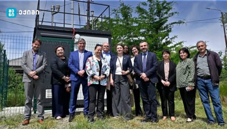 ჯანმრთელობის მსოფლიო ორგანიზაციის წარმომადგენლები, პარტნიორებთან ერთად სოფ. თაზაქენდს ეწვივნენ და ახალი სადგური მოინახულეს, რომლითაც შესაძლებელია ჰაერის ხარისხის მონიტორინგი – მაღალი სიზუსტის მონაცემების მიღება ატმოსფერული ჰაერის დაბინძურებისა და ამ დაბინძურების წყაროების შესახებ