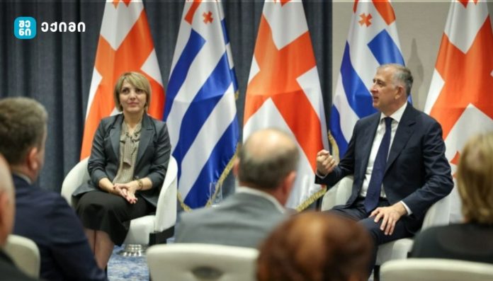 „აჭარის ჯანდაცვის სამინისტროს ბიუჯეტი დინამიურად მზარდია, რაც ნიშნავს მეტ პროგრამას და მეტ შესაძლებლობას ჩვენი მოსახლეობისთვის. გრძელდება სამედიცინო ინფრასტრუქტურის განვითარებაც. ძალიან მალე რეგიონში სამი სამედიცინო დაწესებულების მშენებლობა დასრულდება“-აჭარის მთავრობის თავმჯდომარე