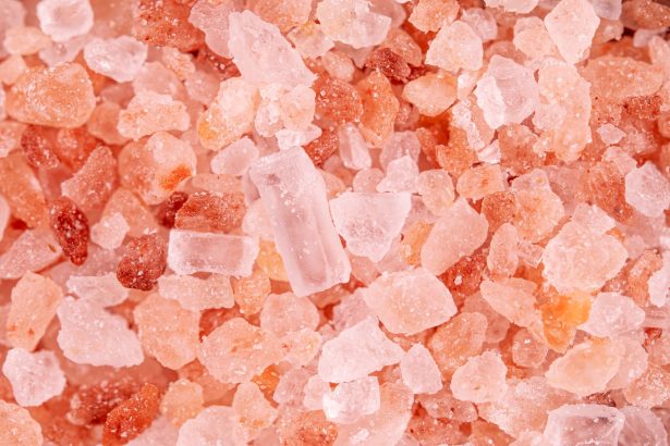 Coarse pink Himalayan salt crystals in varying pale pink to white hues.