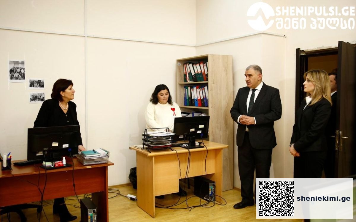 მიხეილ სარჯველაძემ სოციალური მუშაკის სამუშაოს მნიშვნელობაზე გაამახვილა ყურადღება და მათ მხარდაჭერა აღუთქვა. | sheniekimi.ge | შენი ექიმი