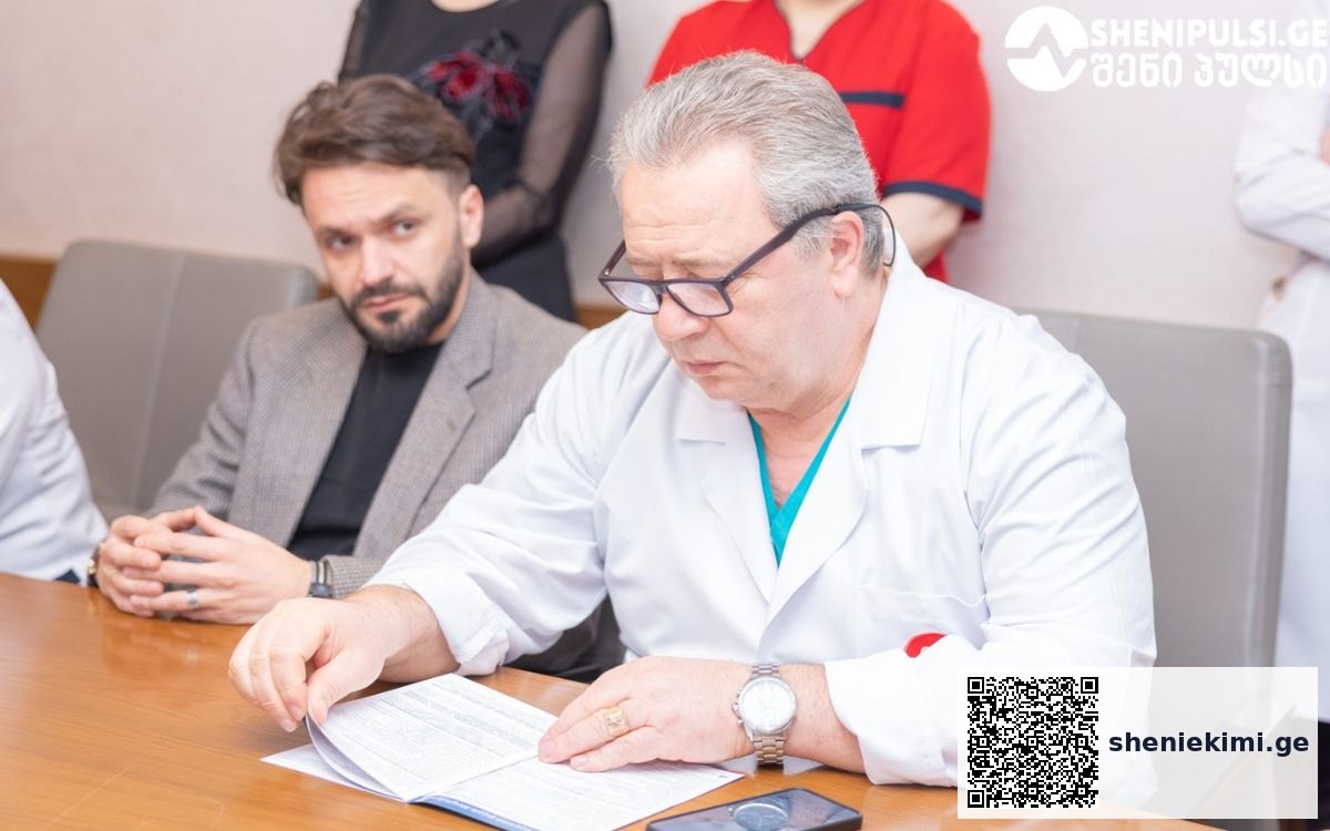 “სამინისტროს პროგრამების შესახებ მოქალაქეთა მაქსიმალური ინფორმირების მიზნით, ვაგრძელებთ შეხვედრებს სამედიცინო სფეროს წარმომადგენლებთან“ – მორიგი შეხვედრა მაღალტექნოლოგიურ ჰოსპიტალ – მედცენტრში | sheniekimi.ge | შენი ექიმი