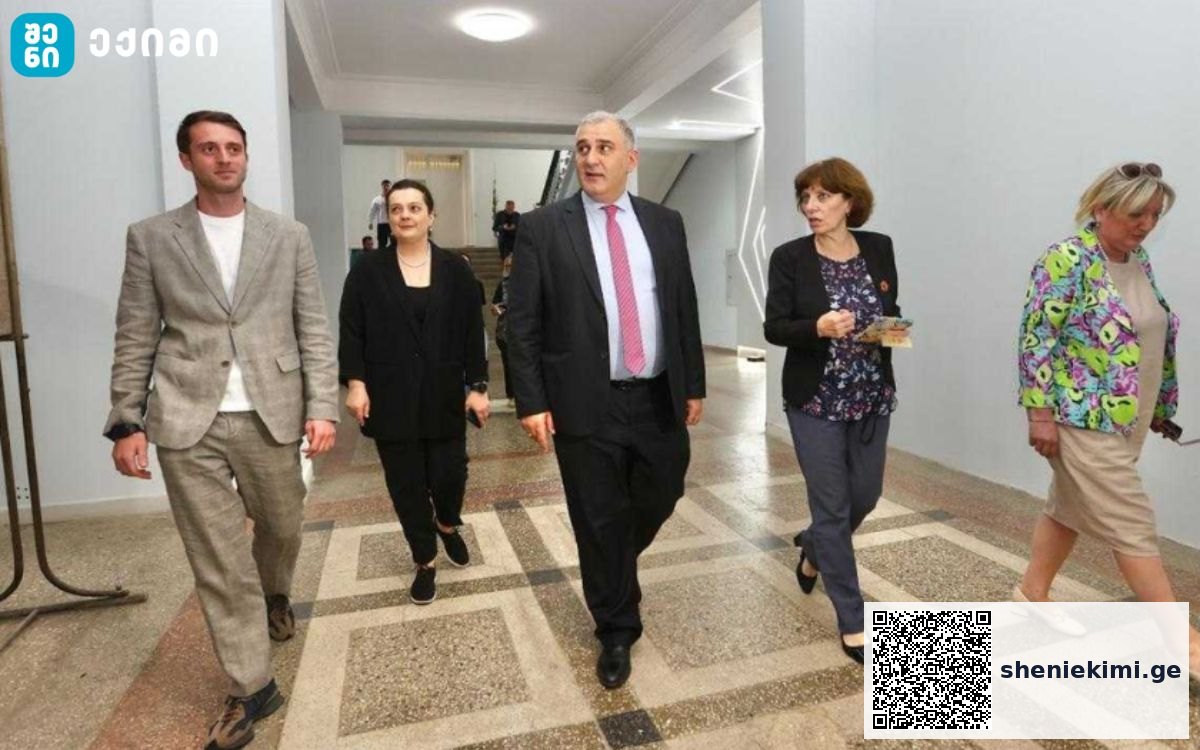 ჯანდაცვის მინისტრის ვიზიტი ფაგოთერაპიის ცენტრსა და ბაქტერიოფაგიის ინსტიტუტში | sheniekimi.ge | შენი ექიმი