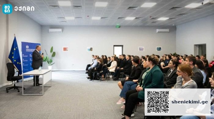 „ახალგაზრდების როლის გაძლიერება და კვალიფიციური კადრებით დაკომპლექტება ჯანდაცვის სისტემის გამართულად ფუნქციონირებას კიდევ უფრო შეუწყობს ხელს“ – მიხეილ სარჯველაძე ჯანდაცვის სამინისტროს სისტემაში დასაქმებულ სტაჟიორებს შეხვდა | sheniekimi.ge | შენი ექიმი