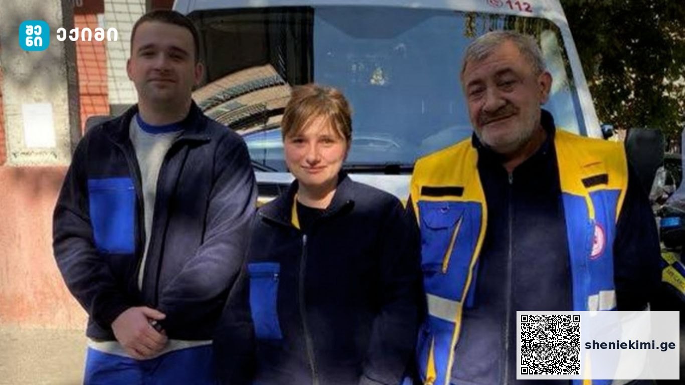 თბილისში, საზოგადოებრივი თავშეყრის ადგილას, უგონო მდგომარეობაში მყოფ მამაკაცს სასწრაფოს ექიმებმა გული აუმუშავეს | sheniekimi.ge | შენი ექიმი
