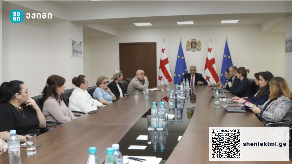 მიხეილ სარჯველაძე დიუშენის კუნთოვანი დისტროფიისა და ცისტური ფიბროზის მქონე ბავშვების მშობლებს შეხვდა | sheniekimi.ge | შენი ექიმი
