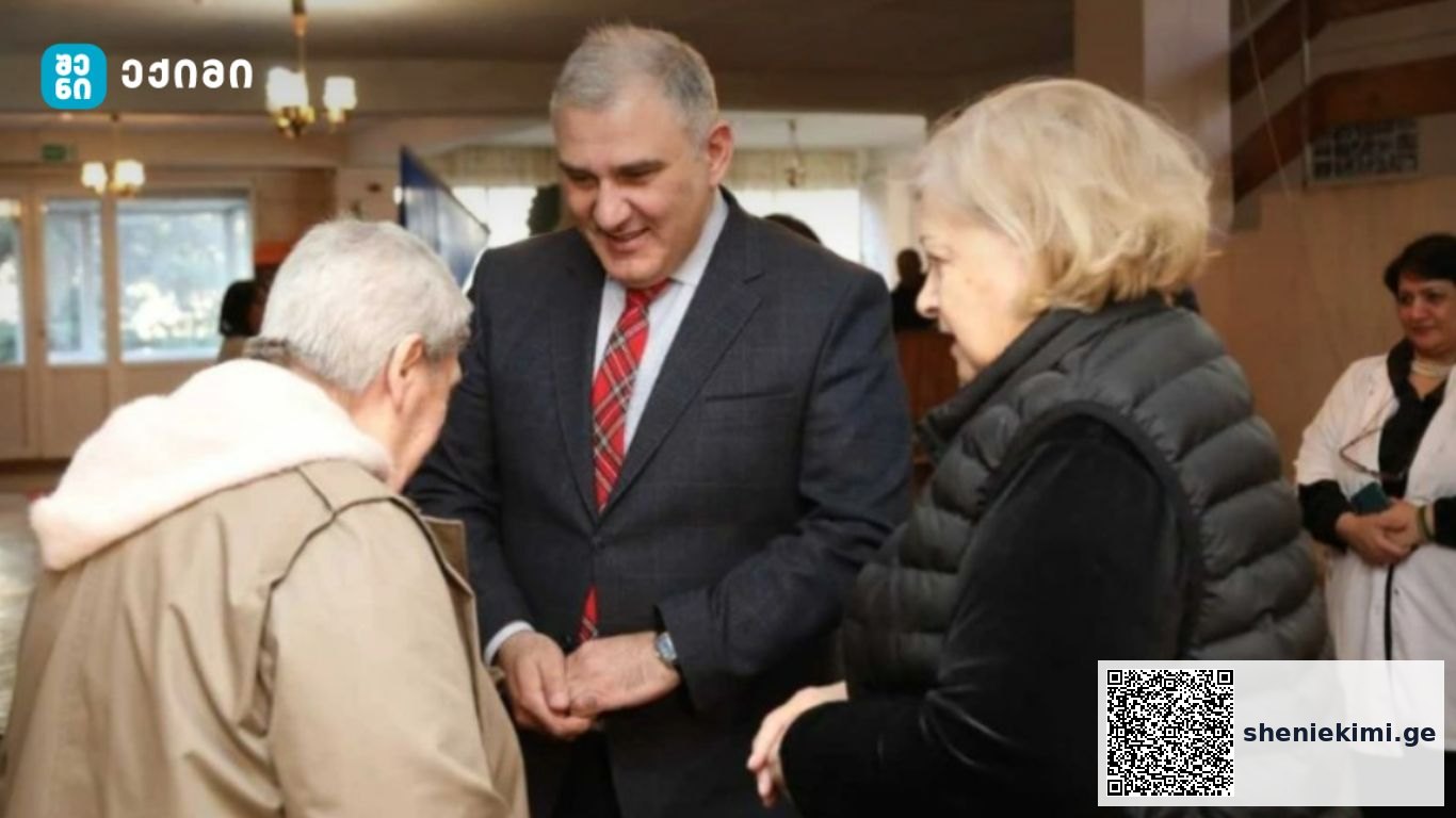 მიხეილ სარჯველაძემ თბილისის ხანდაზმულთა პანსიონატის ბენეფიციარებს შობა-ახალი წელი მიულოცა | sheniekimi.ge | შენი ექიმი