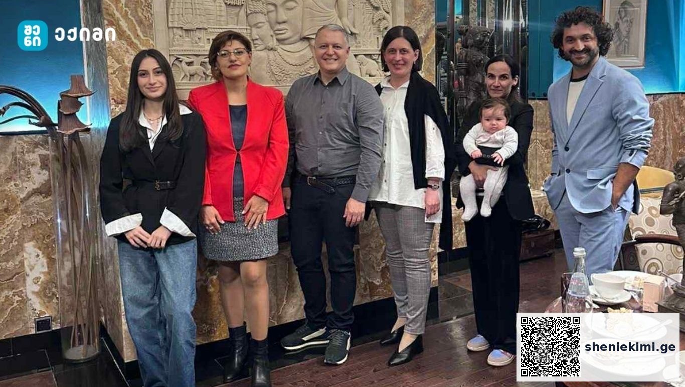 გიორგი ფხაკაძემ მედიაჰოლდინგ „შენის“ სარედაქციო კოლეგიას უმასპინძლა – გიორგი ფხაკაძის რეზიდენცია მე-16 საუკუნის სასახლეა, სადაც დრო ჩერდება და ზღაპრულ სამყაროში გადადიხარ | sheniekimi.ge | შენი ექიმი