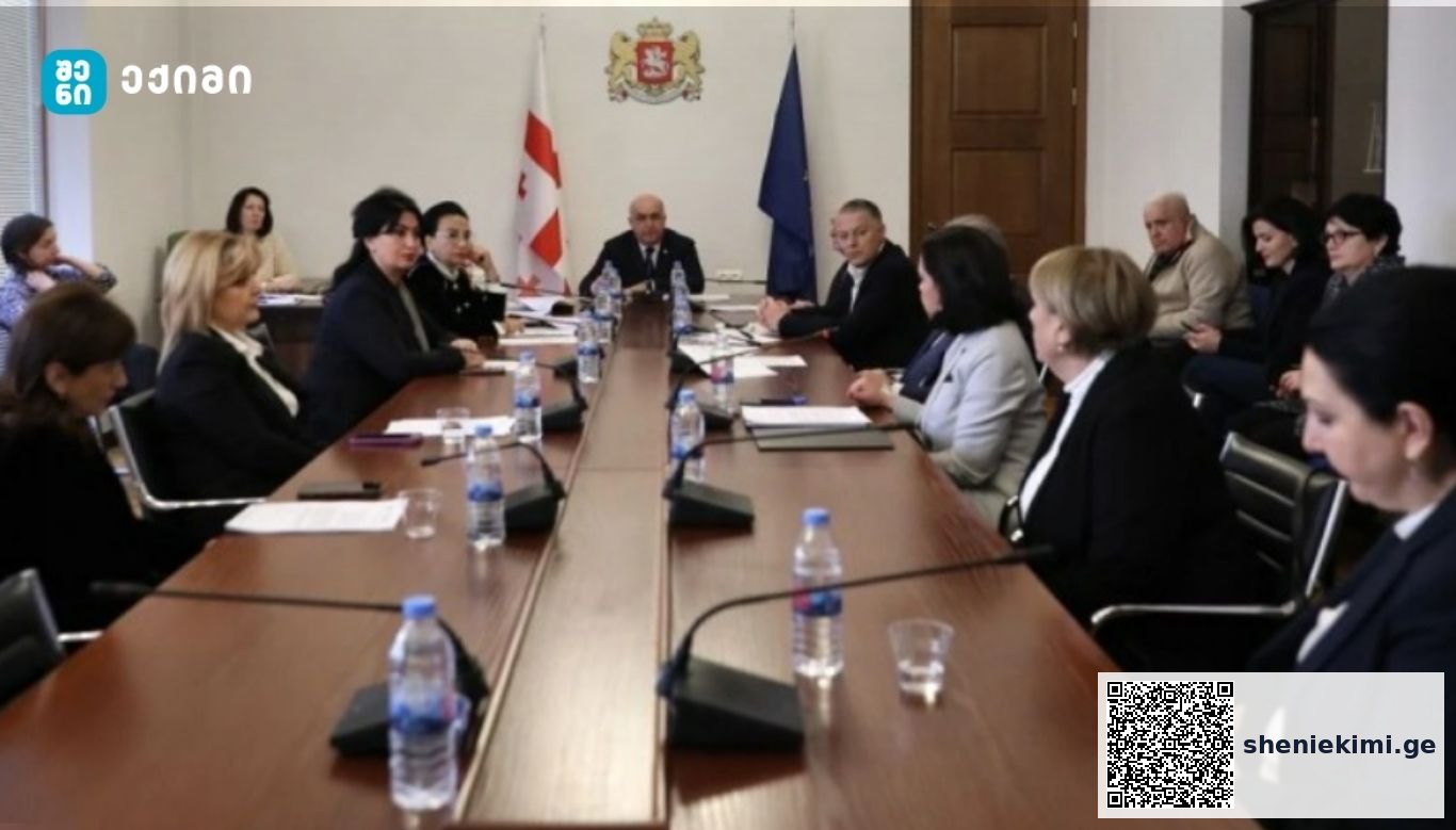 სისხლის დაწესებულებათა სისტემაში სახელმწიფო წარმოდგენილი იქნება ერთი ცენტრალური სისხლის დაწესებულებით, რომელმაც ქვეყნის მასშტაბით სრულად უნდა უზრუნველყოს რეციპიენტებისა და სამედიცინო დაწესებულებებისთვის მაღალი სტანდარტის სისხლისა და მისი კომპონენტების შეუფერხებელი ხელმისაწვდომობა | sheniekimi.ge | შენი ექიმი