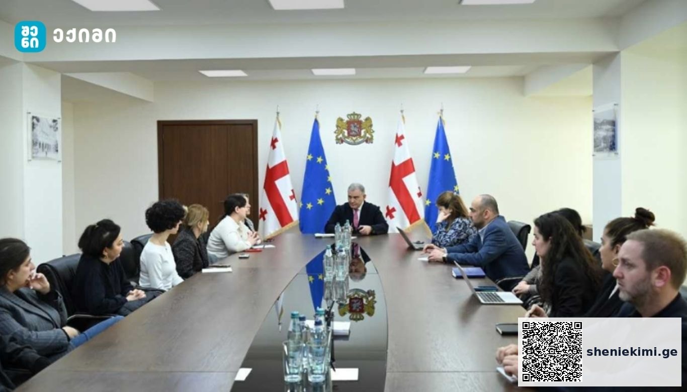 ჯანდაცვის სამინისტროში შეიქმნება სამუშაო ჯგუფი, რომელიც კრონისა და წყლულოვანი კოლიტის მქონე პაციენტების მკურნალობის საკითხების გადაჭრაზე იმუშავებს | sheniekimi.ge | შენი ექიმი