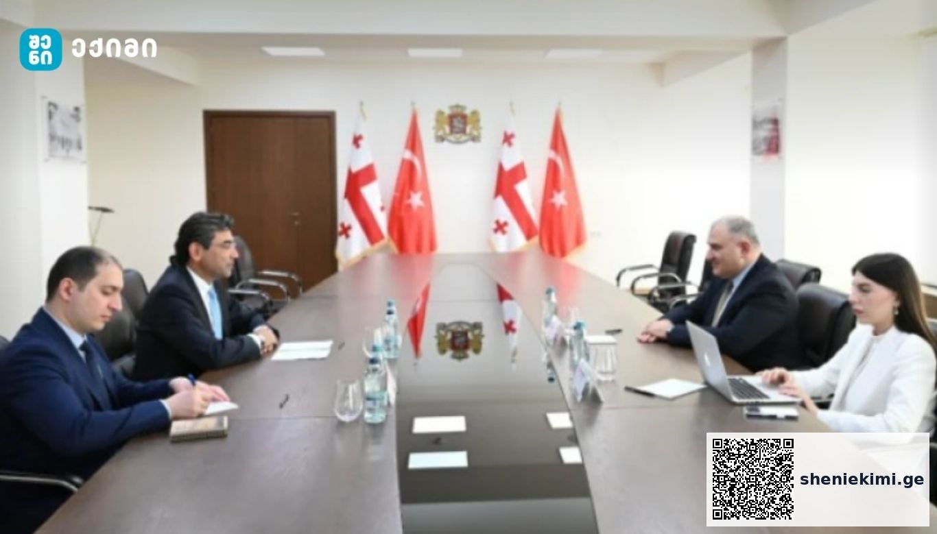გაცნობითი ხასიათის შეხვედრაზე მინისტრმა ელჩს უწყების საქმიანობის შესახებ დეტალური ინფორმაცია მიაწოდა, ასევე ისაუბრეს სხვადასხვა მიმართულებით მიმდინარე რეფორმებზე | sheniekimi.ge | შენი ექიმი