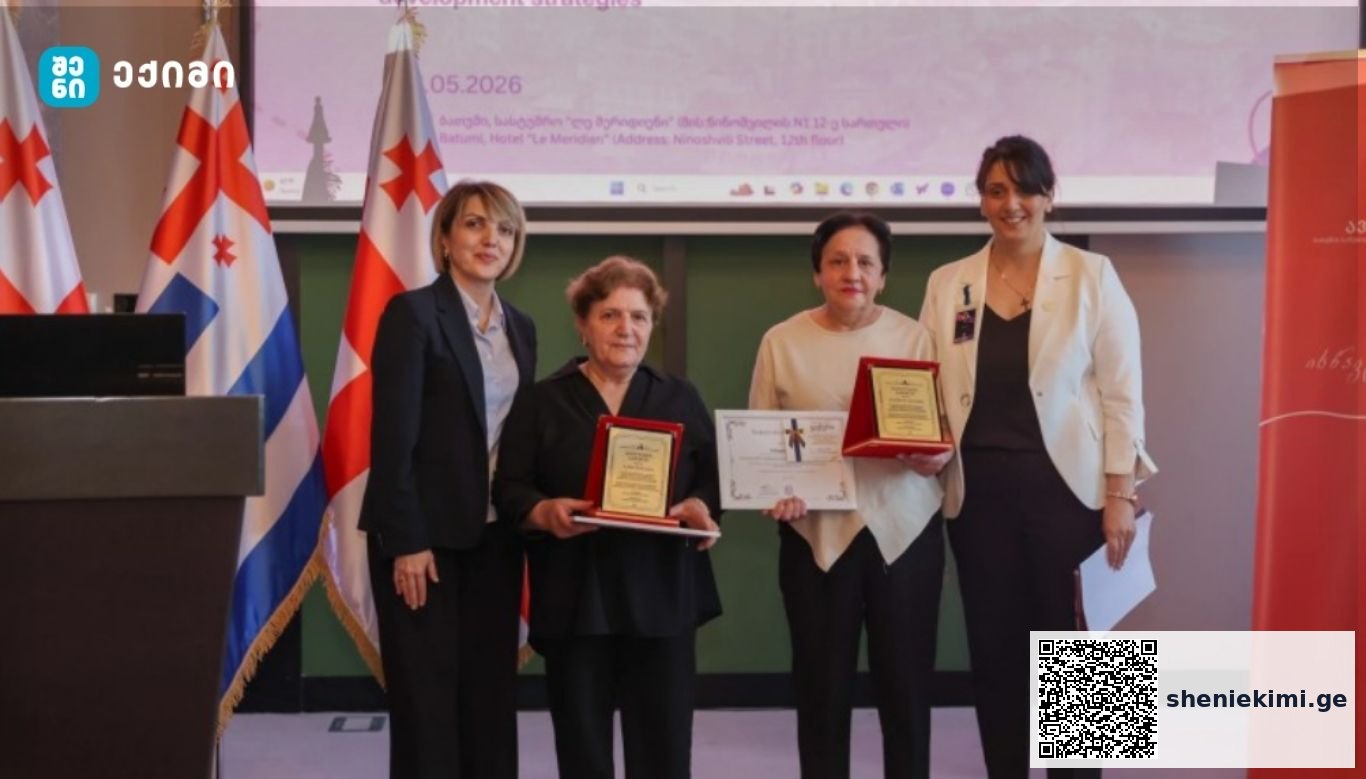 „მადლობა თითოეულ ექთანს პასუხისმგებლობისა და პროფესიონალიზმისთვის. განსაკუთრებული მადლობა კი ღვაწლმოსილ ექთნებს, რომლებმაც ათწლეულების განმავლობაში ღირსეულად ატარეს პროფესიის სიყვარული. მათი მრავალწლიანი, უწყვეტი ზრუნვა ჯანდაცვის სისტემის ერთ-ერთი უმნიშვნელოვანესი საყრდენია“-ნინო ნიჟარაძე | sheniekimi.ge | შენი ექიმი