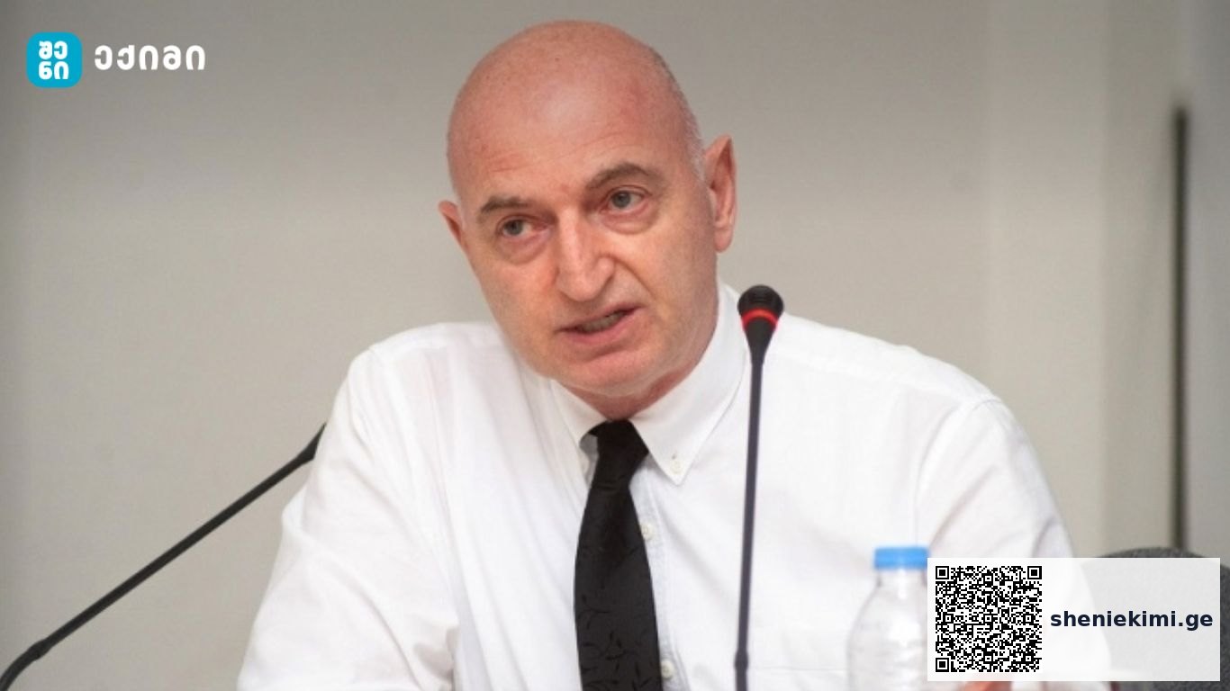 ივანე ჩხაიძე: „კლი­ნი­კებ­ში მი­მარ­თვი­ა­ნო­ბის მი­ზე­ზი ახლა არის ცხე­ლე­ბით მიმ­დი­ნა­რე და­ა­ვა­დე­ბა, რო­მელ­საც თან ახ­ლავს გა­მო­ნა­ყა­რი და ვირუ­სუ­ლი დი­ა­რეა, რო­მე­ლიც დიდი რა­ო­დე­ნო­ბით წყალს შე­ი­ცავს“ | sheniekimi.ge | შენი ექიმი
